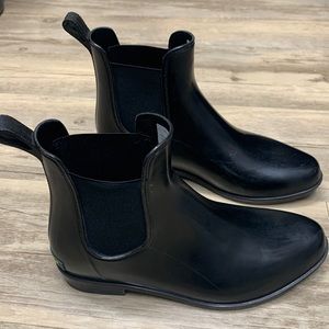 Ralph Lauren short rain boots(Black Friday and Saturday only! Gone Sunday 11/27)